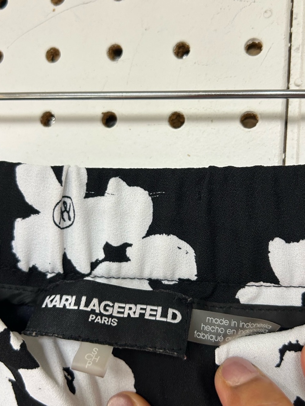 Karl Lagerfeld Black Wide-Leg Floral Print Pants - Picture 3 of 4